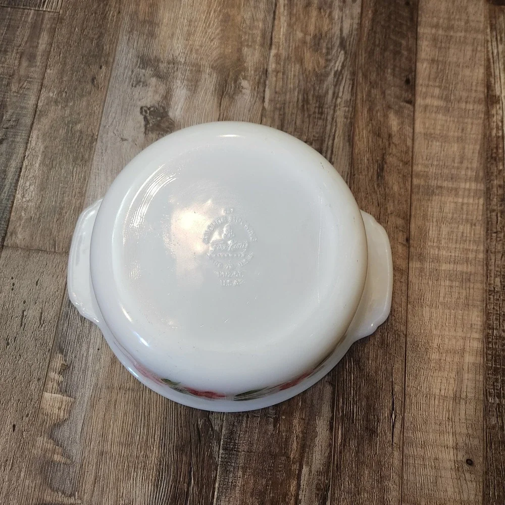 Anchor Hocking Fire-King Primrose Milk Glass Casserole Dish Vintage 9.5in Handle